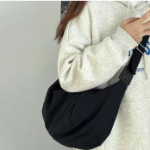 Croissant Casual Crossbody & Shoulder Bag — стильная повседневная сумка в форме круассана