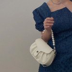 Mini Pearl Shirring Hobo Bag — миниатюрная сумка-хобо с жемчужной цепочкой