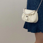 Mini Pearl Shirring Hobo Bag — миниатюрная сумка-хобо с жемчужной цепочкой