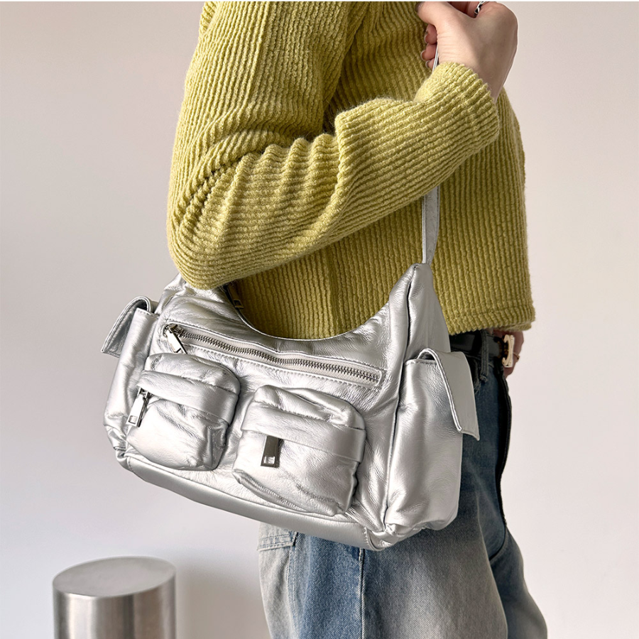 Oz Buckle Pocket Gear Bag — практичная сумка в стиле «техно» с пряжками и множеством карманов