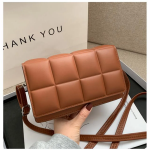 Kone Structured Bag — женственная сумка строгой формы для офиса и города