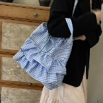 Фриловая клетчатая экосумка с застёжкой на шнурок — нежный акцент в повседневном стиле