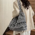 Фриловая клетчатая экосумка с застёжкой на шнурок — нежный акцент в повседневном стиле