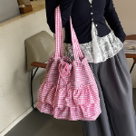 Фриловая клетчатая экосумка с застёжкой на шнурок — нежный акцент в повседневном стиле