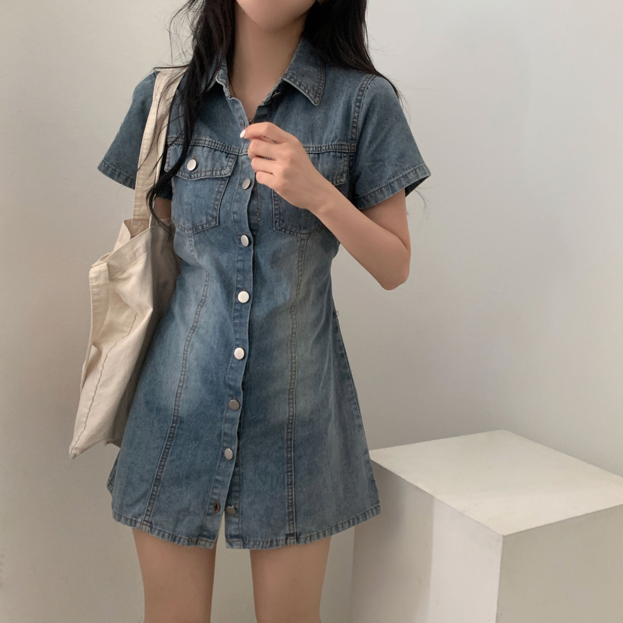 Джинсовое мини-платье с короткими рукавами и планкой на пуговицах