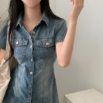 Джинсовое мини-платье с короткими рукавами и планкой на пуговицах