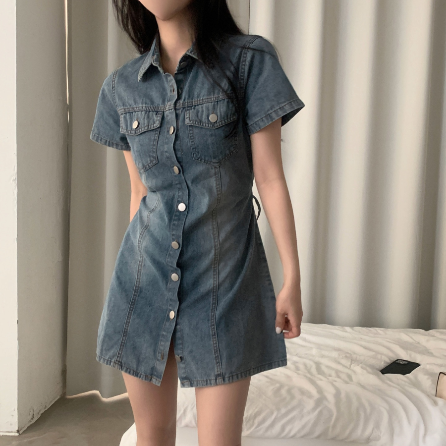 Джинсовое мини-платье с короткими рукавами и планкой на пуговицах