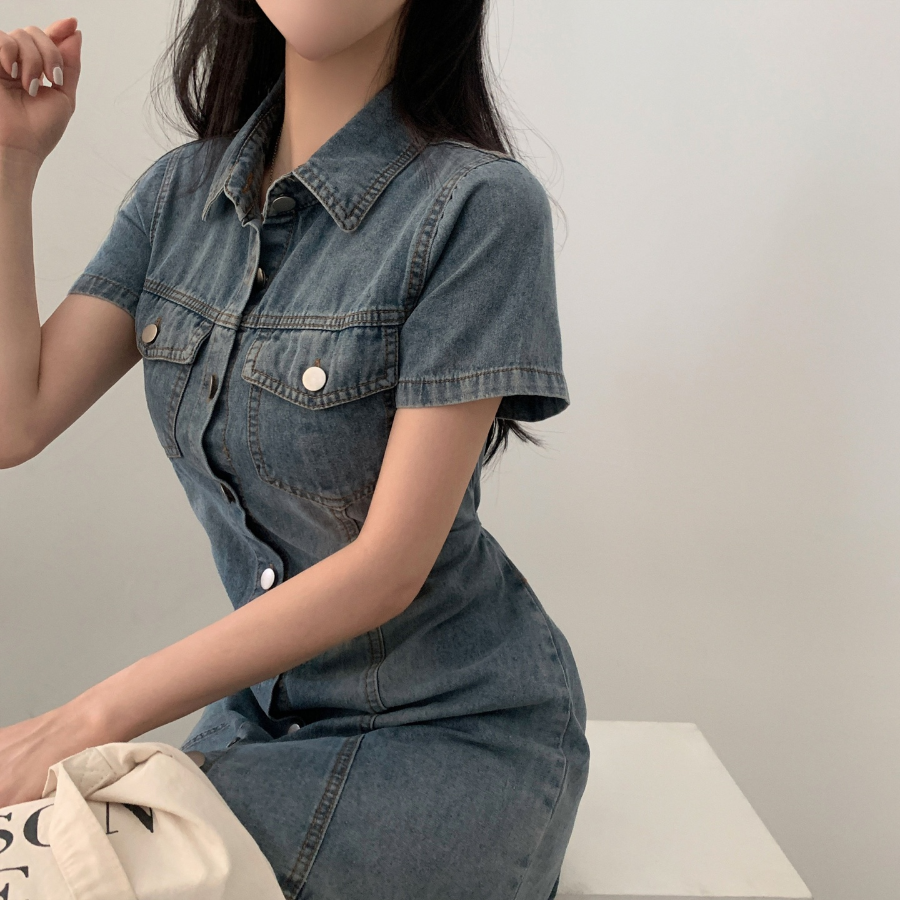 Джинсовое мини-платье с короткими рукавами и планкой на пуговицах