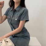 Джинсовое мини-платье с короткими рукавами и планкой на пуговицах