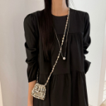 Сумка из серебристых бусин — блестящий акцент для стильного образа