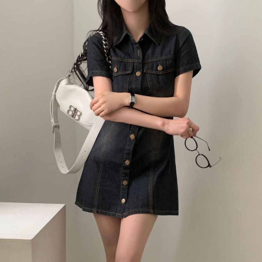 Джинсовое мини-платье с короткими рукавами и планкой на пуговицах