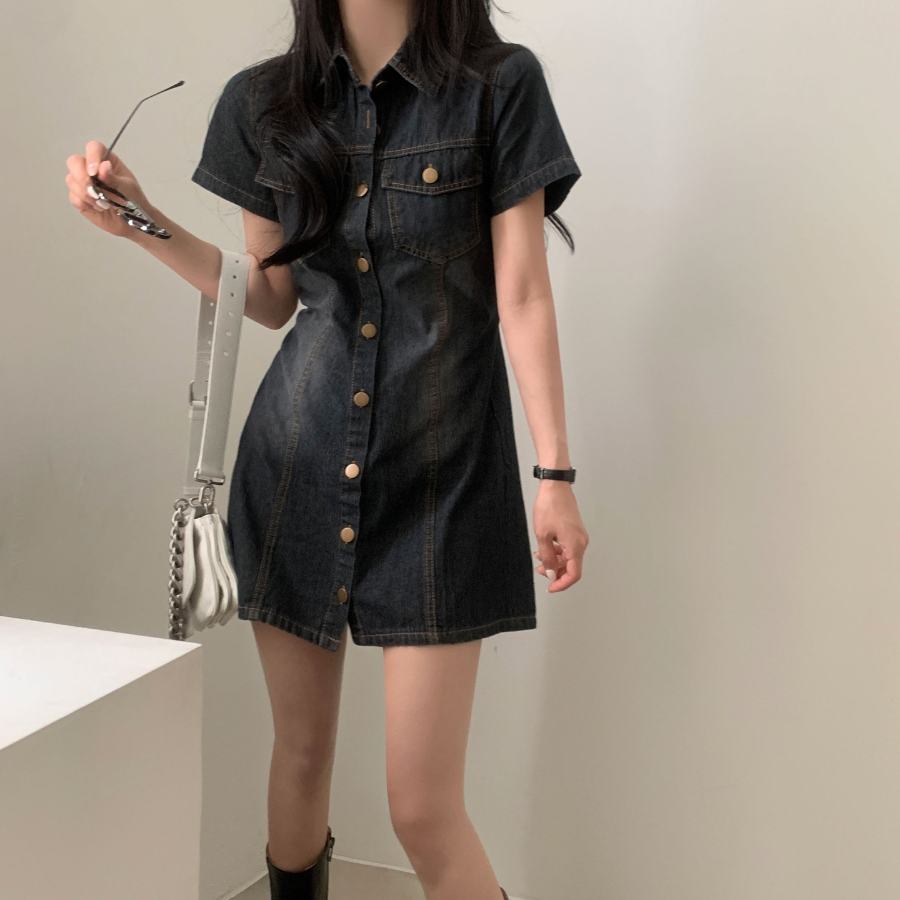 Джинсовое мини-платье с короткими рукавами и планкой на пуговицах