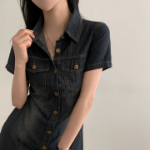 Джинсовое мини-платье с короткими рукавами и планкой на пуговицах