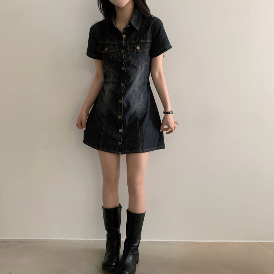 Джинсовое мини-платье с короткими рукавами и планкой на пуговицах