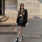 Мини-платье с запахом и пышной юбкой в горошек