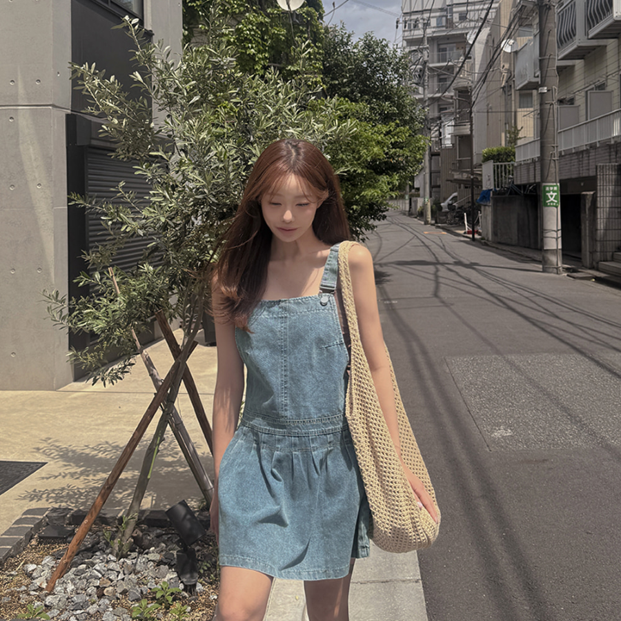 Мини-комбинезон с подтяжками из денима