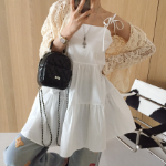 Мини-платье на тонких бретелях в стиле бэстие с А-силуэтом и каскадом складок