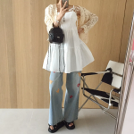 Мини-платье на тонких бретелях в стиле бэстие с А-силуэтом и каскадом складок