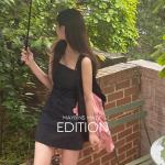 Мини-платье на бретелях в стиле бэстие с лаконичным дизайном