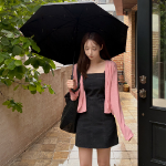 Мини-платье на бретелях в стиле бэстие с лаконичным дизайном