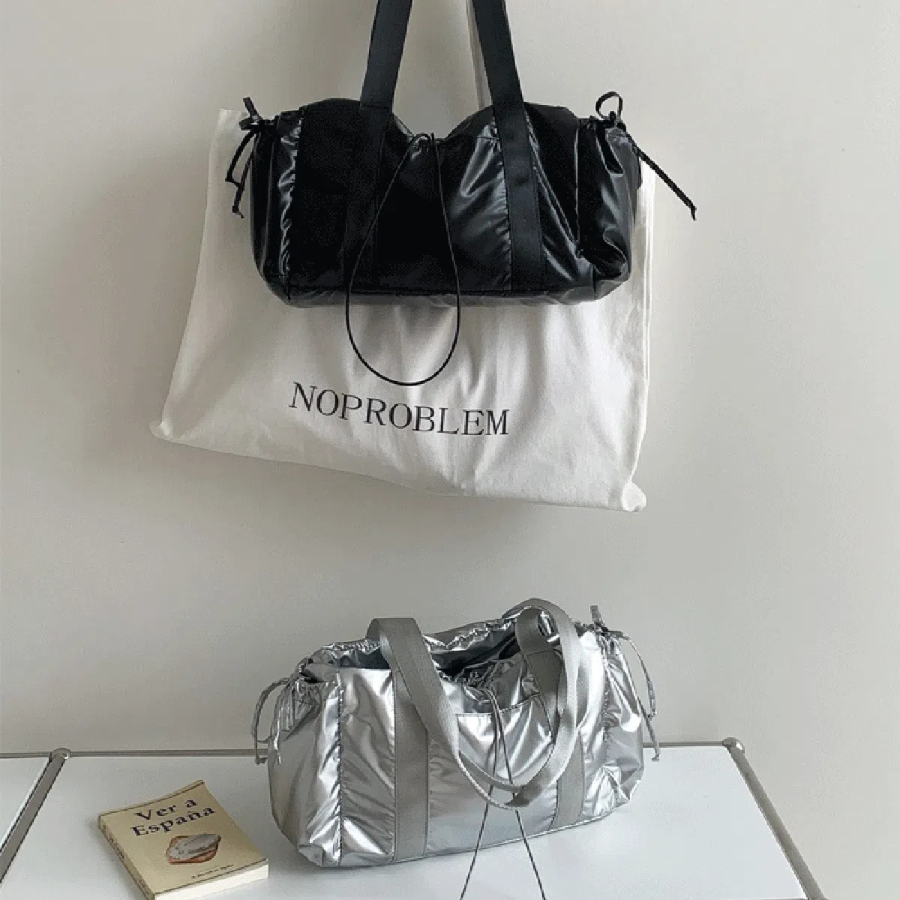 Сумка Tenny Crew Shoulder Bag — вместимость, стиль и спортивный блеск в одном аксессуаре