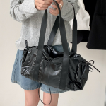 Сумка Tenny Crew Shoulder Bag — вместимость, стиль и спортивный блеск в одном аксессуаре