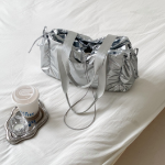 Сумка Tenny Crew Shoulder Bag — вместимость, стиль и спортивный блеск в одном аксессуаре