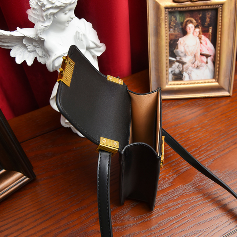 Сумка Rhinestone Mini Shoulder & Cross Bag — сияющий акцент для ярких образов