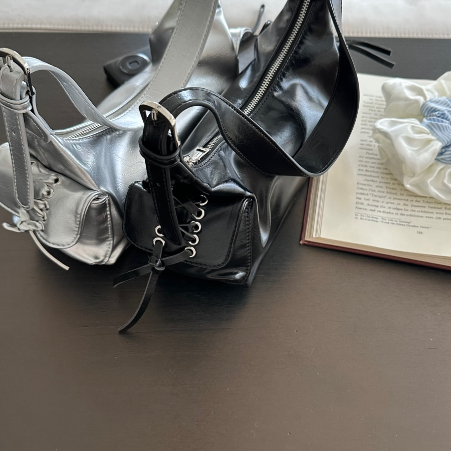 Сумка Eyelet Ribbon Corset Bag — балетная эстетика и выразительный силуэт