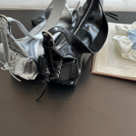 Сумка Eyelet Ribbon Corset Bag — балетная эстетика и выразительный силуэт