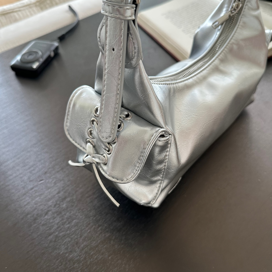 Сумка Eyelet Ribbon Corset Bag — балетная эстетика и выразительный силуэт