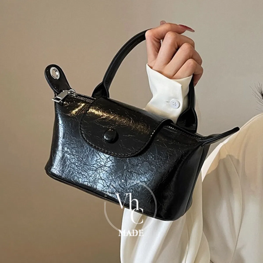 Сумка Glossy Mini Cross & Tote Bag — компактность и стильный блеск