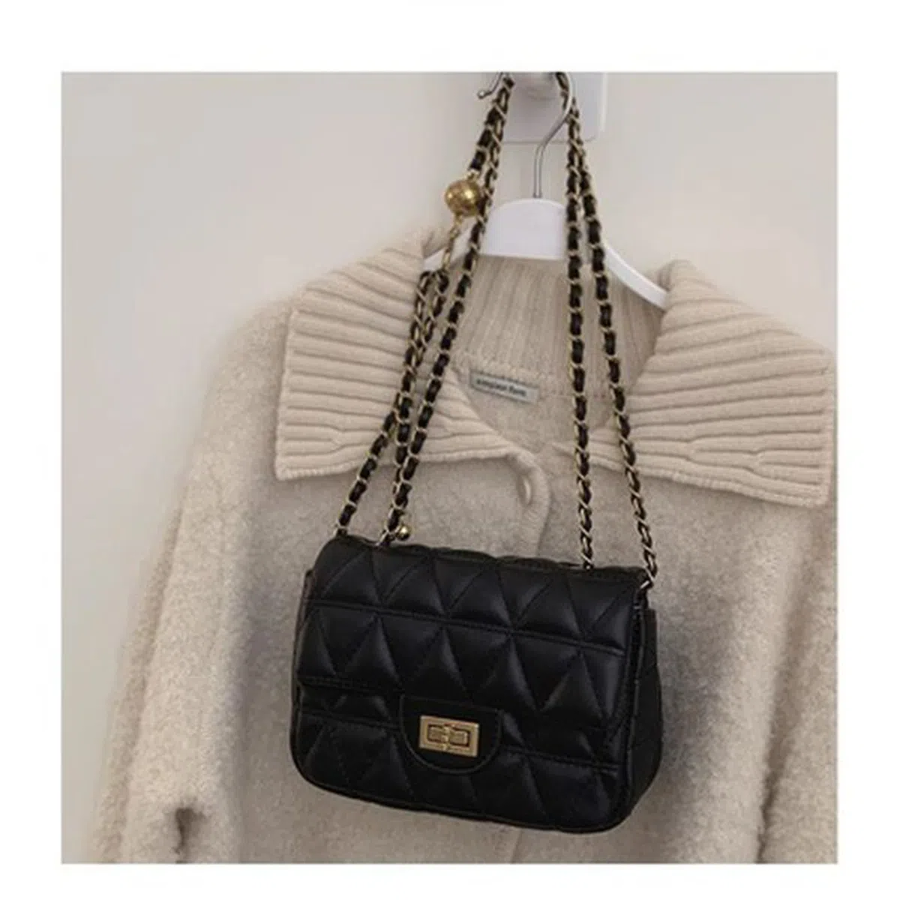 Quilted Chain Crossbody Bag — стиль и элегантность в компактном формате
