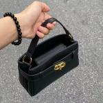 Jonia Mini Leather Tote — компактная элегантность на каждый день