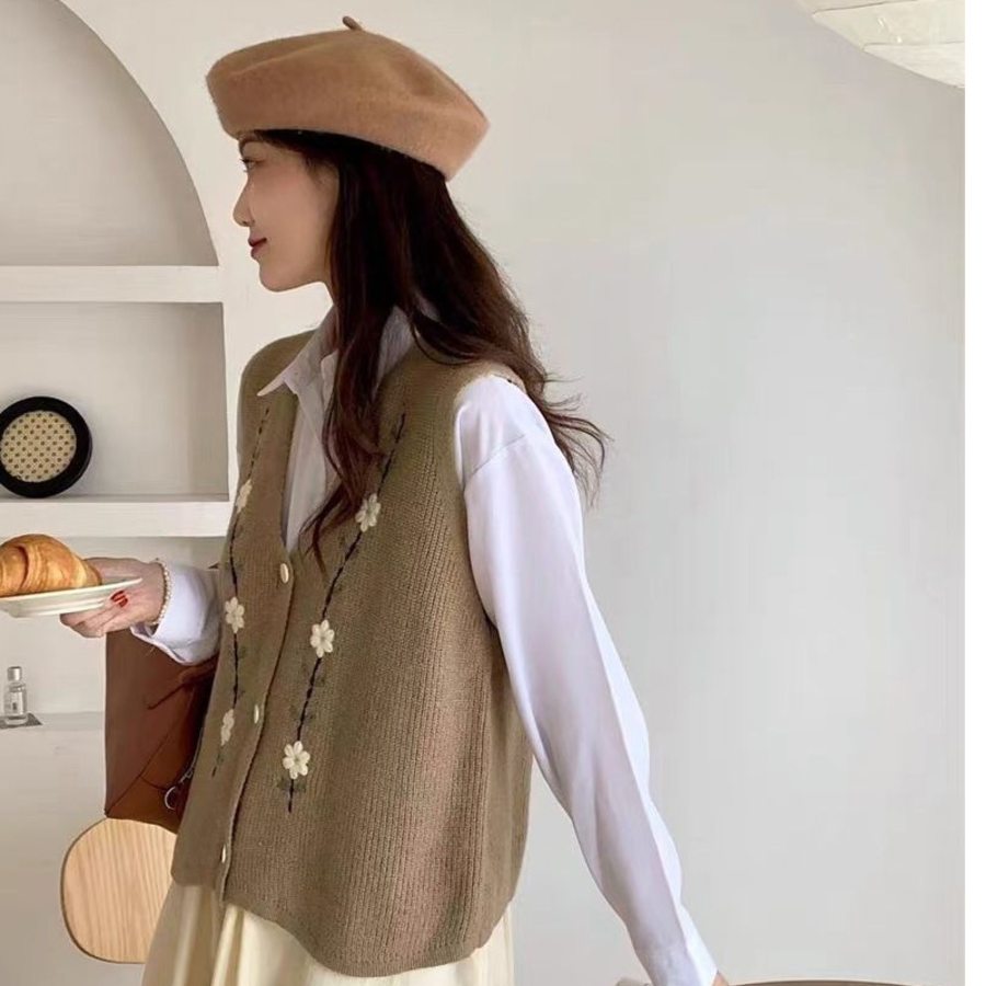 Retro Embroidered Flower Knit Vest
