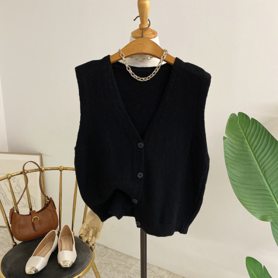 Telliro Soft Button Knit Vest