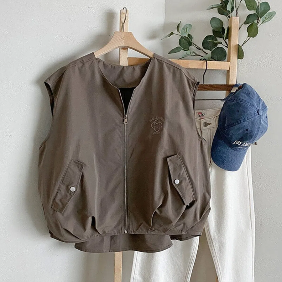 Zip-Up Vest with Embroidery and Shirring Volume