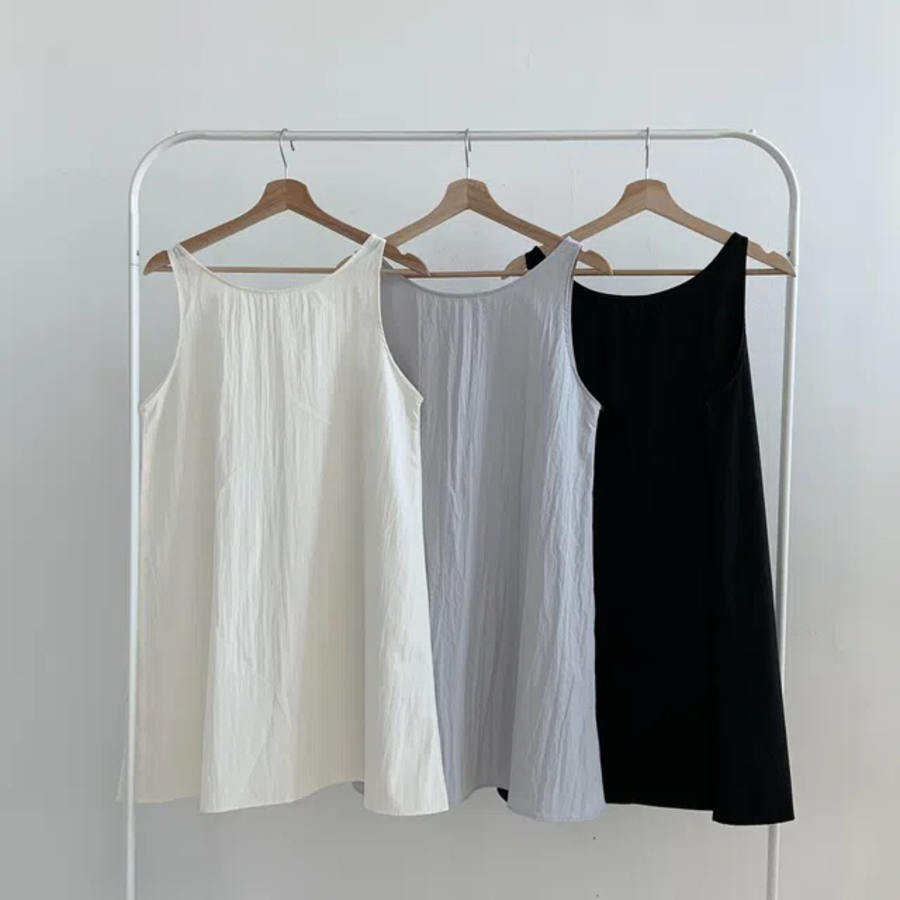 Лёгкое однотонное мини-платье без рукавов из нейлона