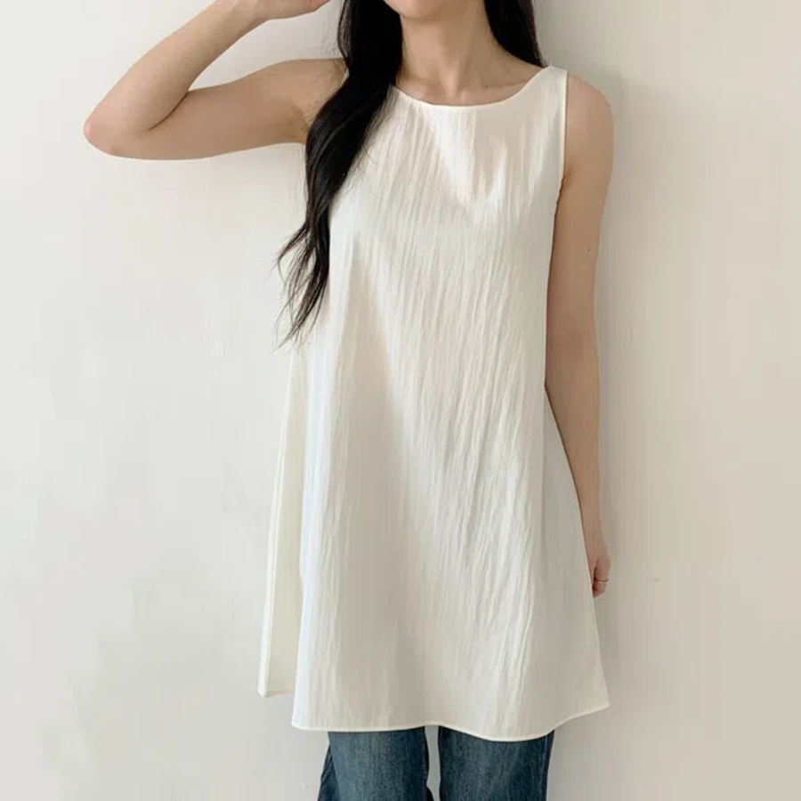 Лёгкое однотонное мини-платье без рукавов из нейлона