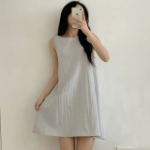 Лёгкое однотонное мини-платье без рукавов из нейлона