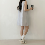 Лёгкое однотонное мини-платье без рукавов из нейлона