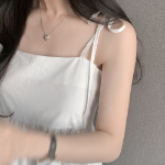 Мини-платье с ярусной юбкой на тонких бретелях