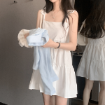 Мини-платье с ярусной юбкой на тонких бретелях