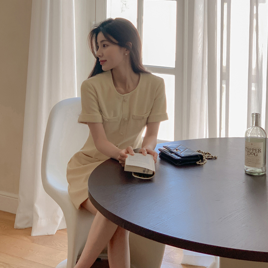 Классическое твидовое платье с короткими рукавами