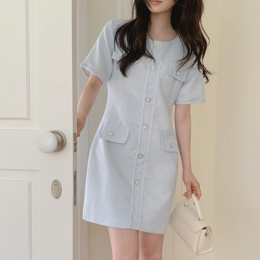 Мини-платье из твида с короткими рукавами и жемчужными акцентами