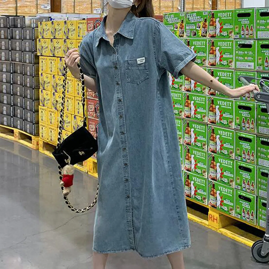 Джинсовое платье с отложным воротником и короткими рукавами