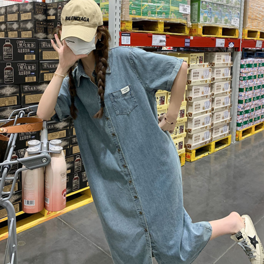 Джинсовое платье с отложным воротником и короткими рукавами