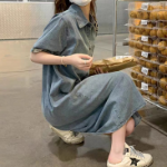 Джинсовое платье с отложным воротником и короткими рукавами