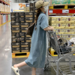 Джинсовое платье с отложным воротником и короткими рукавами