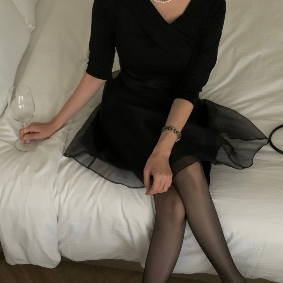 Платье с асимметричной юбкой из органзы и фатина